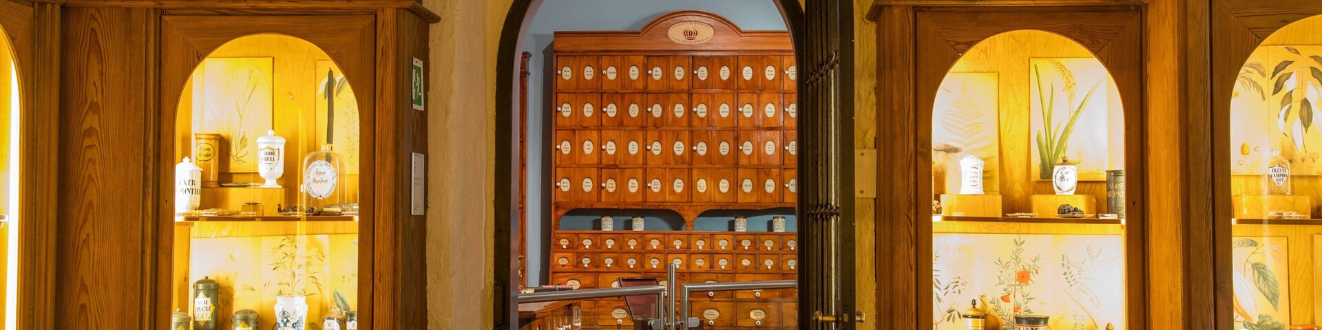 Deutsches Apotheken-Museum which includes interior views
