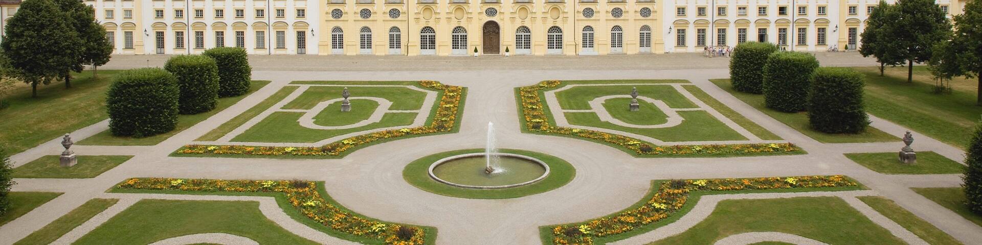 New Palace Schleissheim which includes a park, a castle and heritage architecture