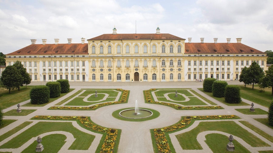 New Palace Schleissheim which includes a park, a castle and heritage architecture