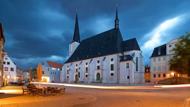 Stadtkirche St Peter und Paul welches beinhaltet Kirche oder Kathedrale und bei Nacht