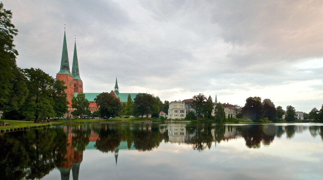 Dom which includes a lake or waterhole