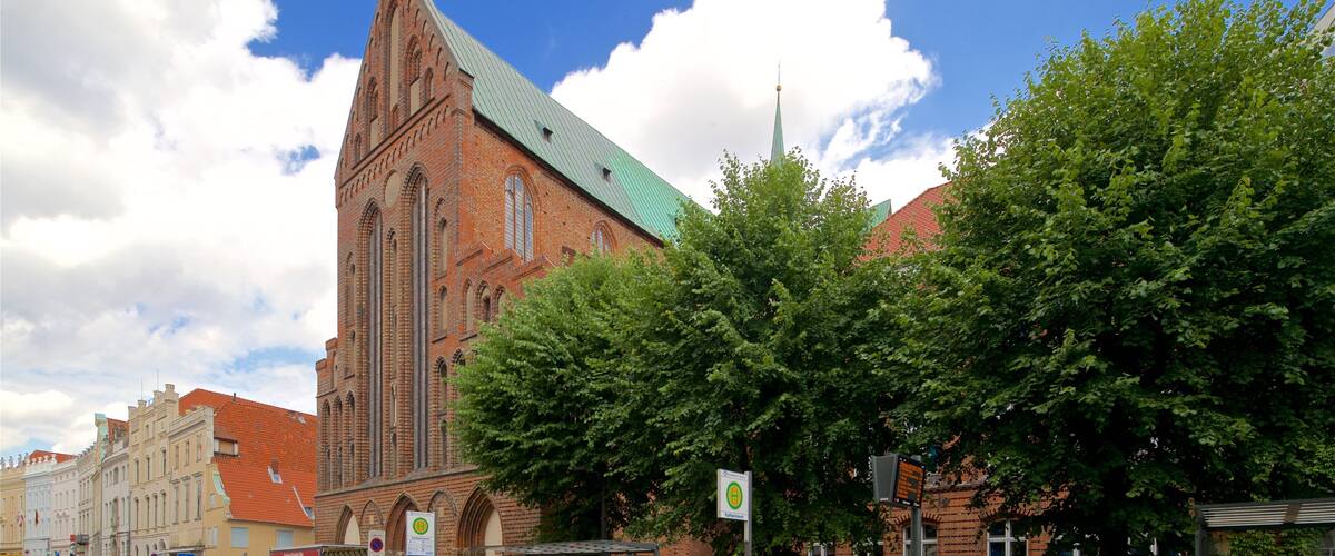 St. Catherine\'s Church featuring a church or cathedral, street scenes and heritage architecture