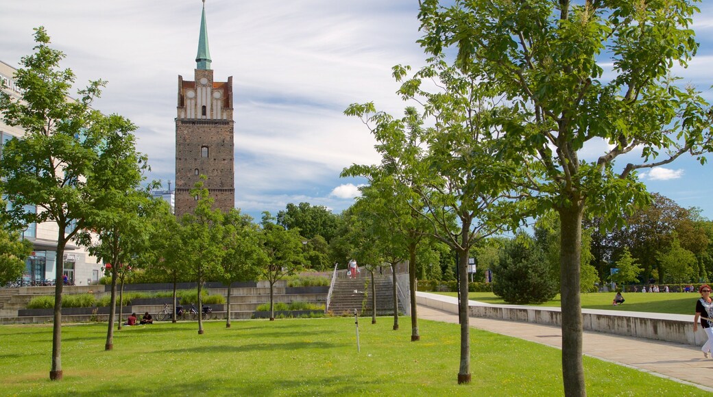 Kröpeliner Tor which includes heritage architecture and a garden