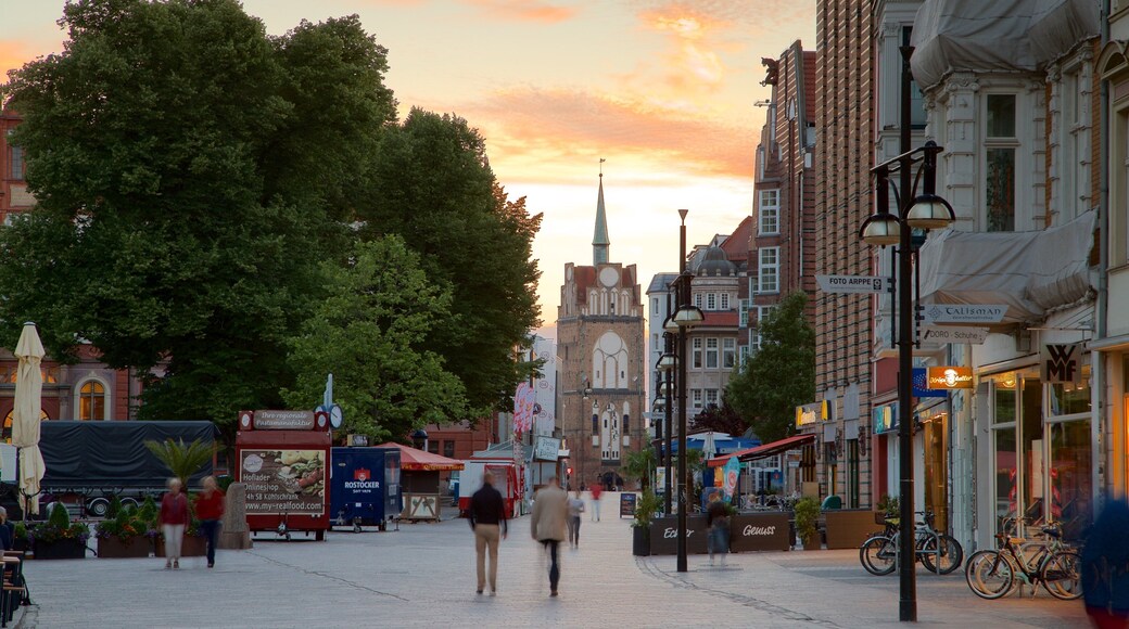 Kröpeliner Tor showing a sunset and heritage elements