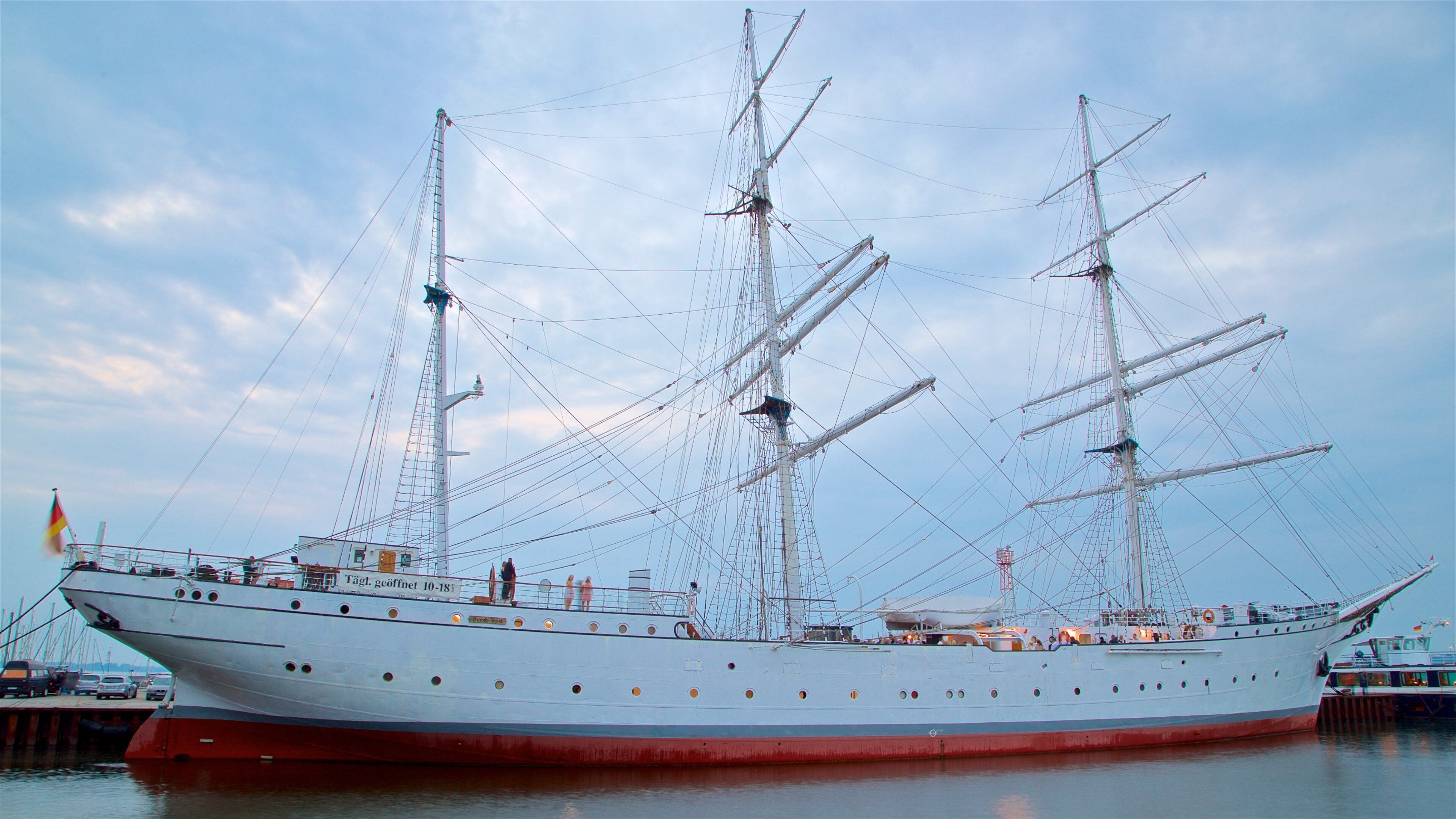 Gorch Fock 1 which includes a bay or harbor