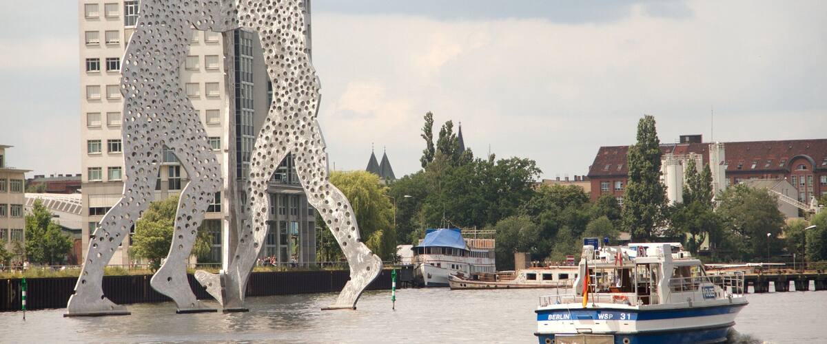 Molecule Man das einen Bootfahren, Stadt und Outdoor-Kunst