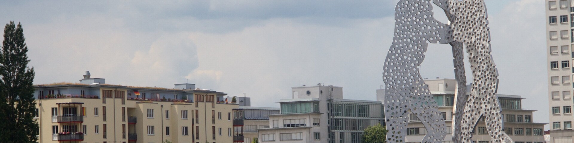 Molecule Man caracterizando uma cidade e arte ao ar livre