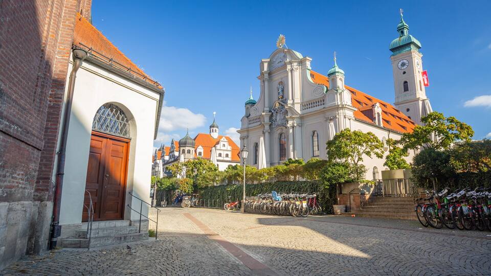 Heiliggeistkirche showing a church or cathedral and heritage architecture