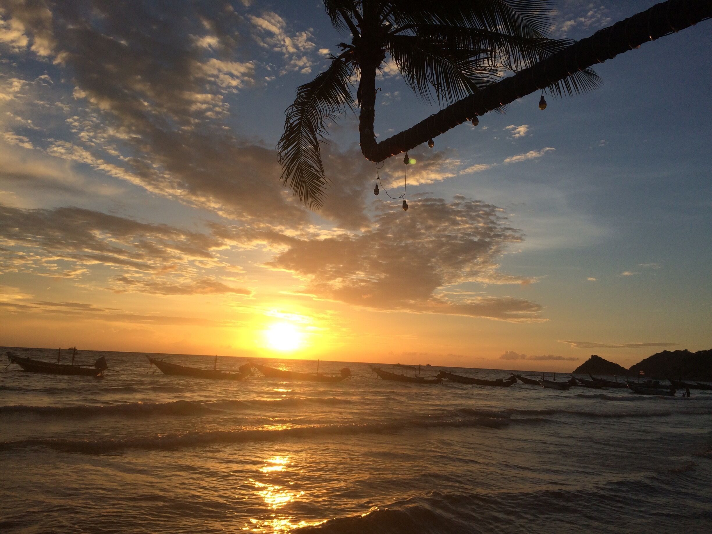 Perfect sunset for our last night on Koh Tao.


#island #sunset #goldenhour #kohtao #waterlust