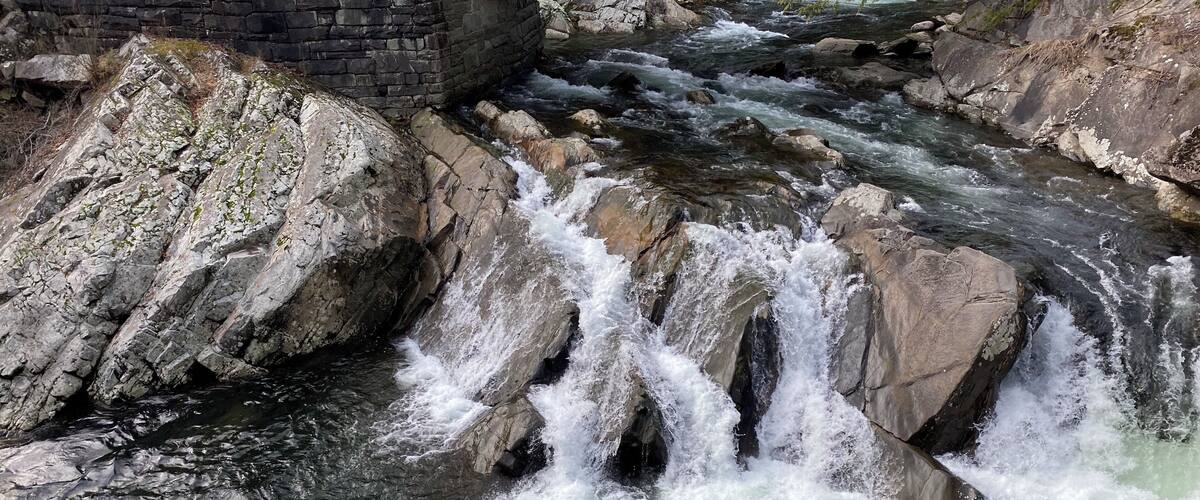 On the way to Cades Cove in Smoky Mountain from Gatlinburg, TN you’ll find these sinks but you may miss it if you blink. It’s on curve where the road turns. Very serene and peaceful. #lifeatExpedia