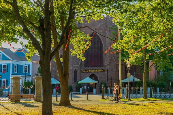 Salem Common showing a garden as well as a couple