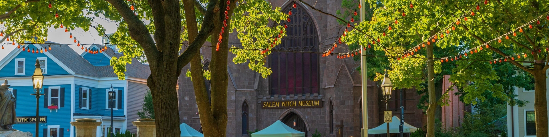 Salem Common showing a garden as well as a couple