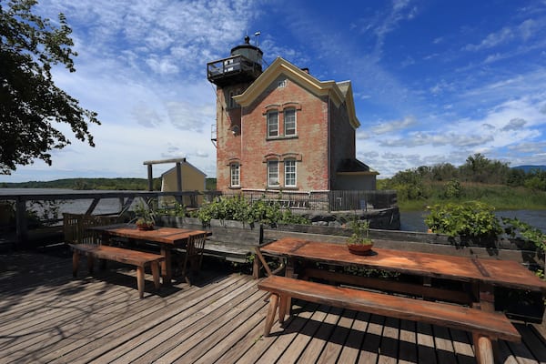 Saugerties Lighthouse & Picnic Tables