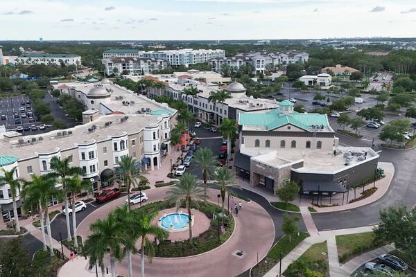 upscale shopping in Lakewood Ranch Main Street area, life work and play in a master planned community