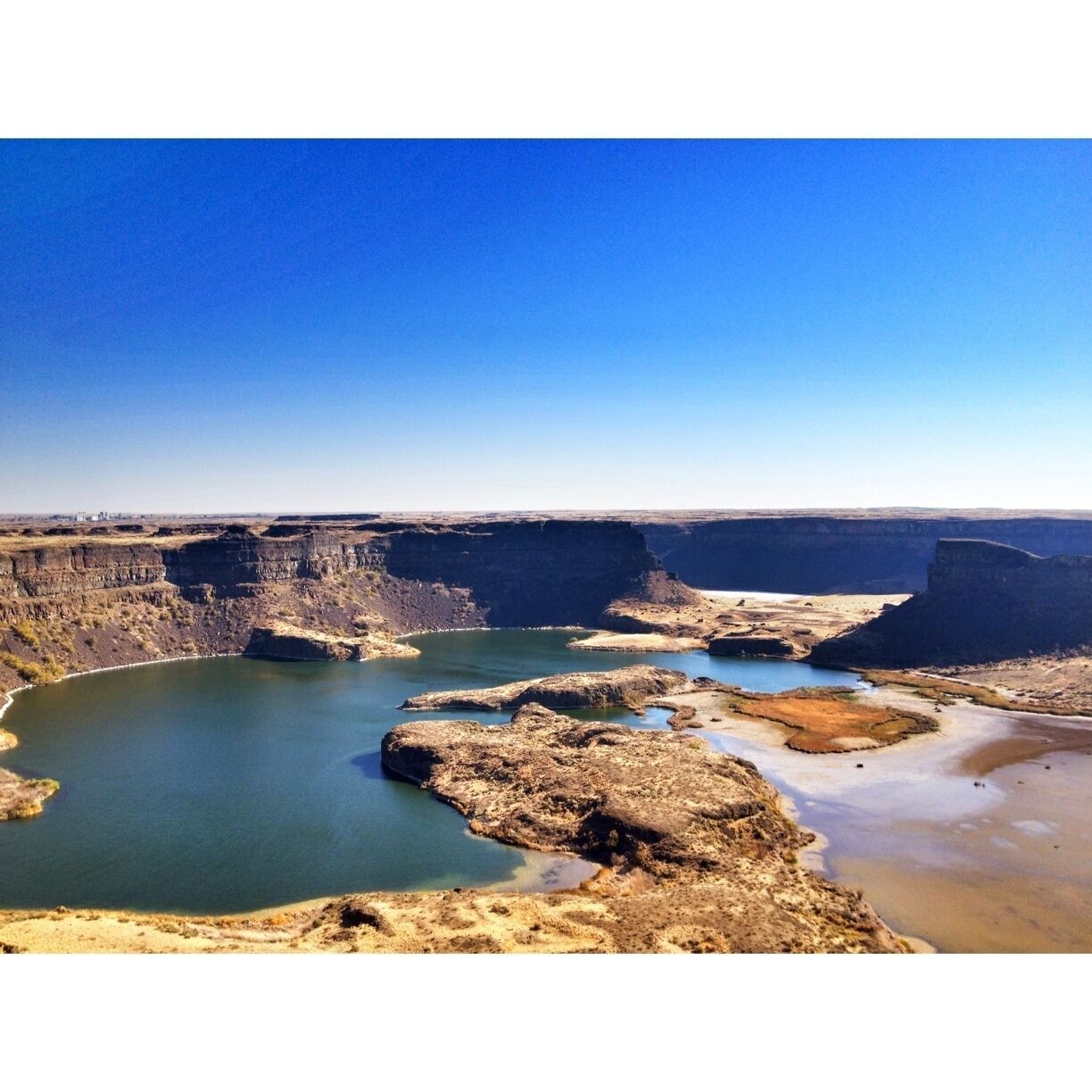 Beautiful Dry Falls lake is south of the Grand Coulee Dam. There is a gift shop (we didn't visit) and an option to hike down to the lake. 