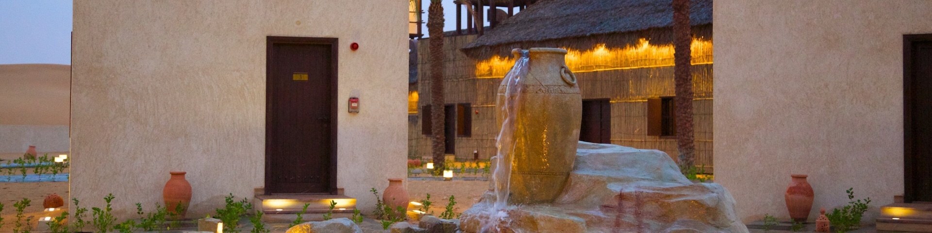 阿布達比酋長國 其中包括 夜景, 廣場 和 小鎮或村莊