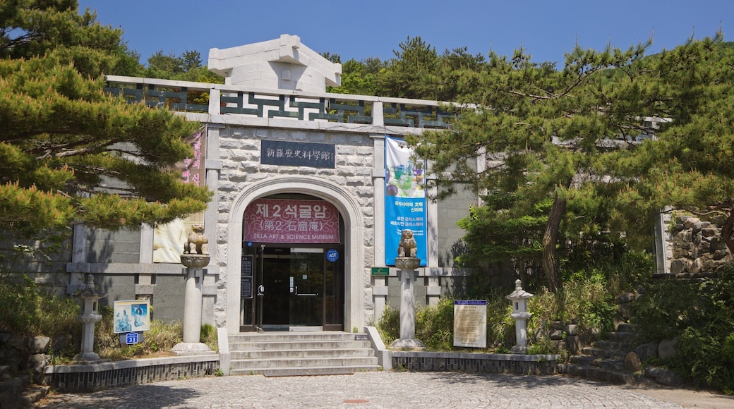 Silla Arts And Science Museum which includes heritage elements