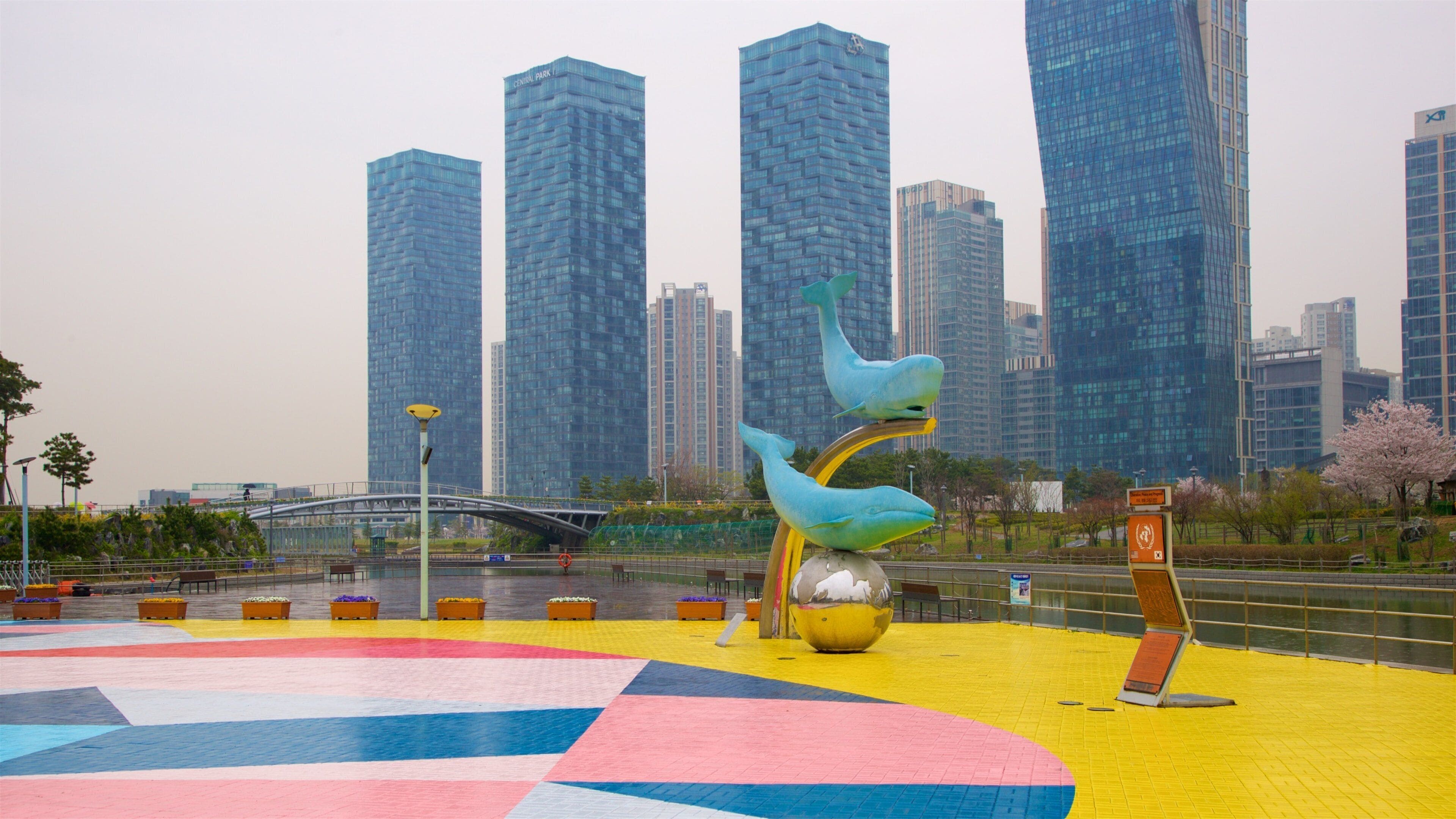 Songdo Central Park featuring outdoor art, a city and a high rise building