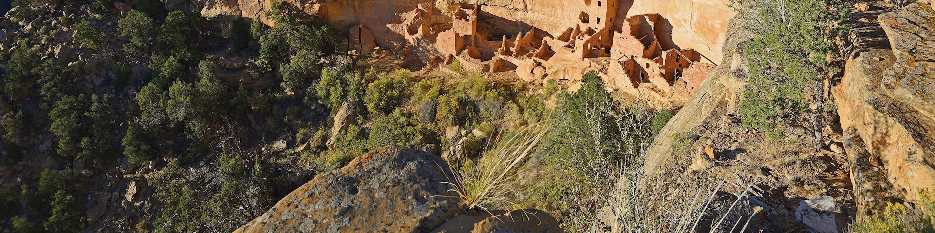 USA, Colorado, Square Tower House pueblo ruin seen from Wetherill Mesa in Mesa Verde National Park