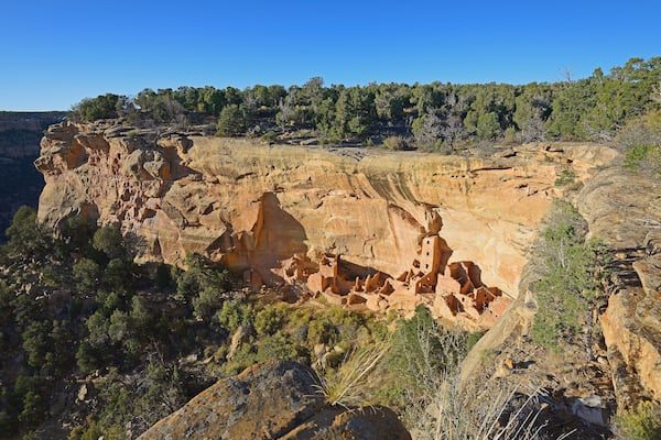 USA, Colorado, Square Tower House pueblo ruin seen from Wetherill Mesa in Mesa Verde National Park