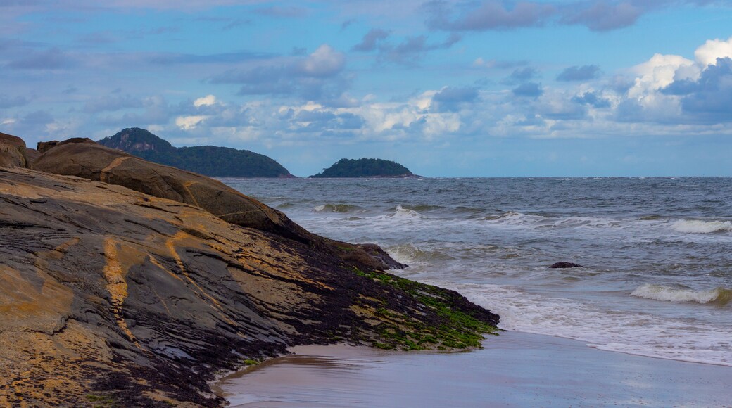 Praias do Brasil, pedras da praia de Guaratuba, paisagem de praia, paisagem do litoral