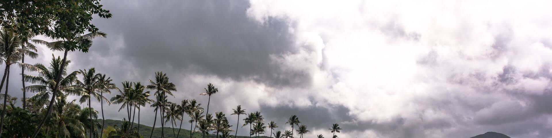 The coast along Kawaikui Beach Park, Oahu, Hawaii