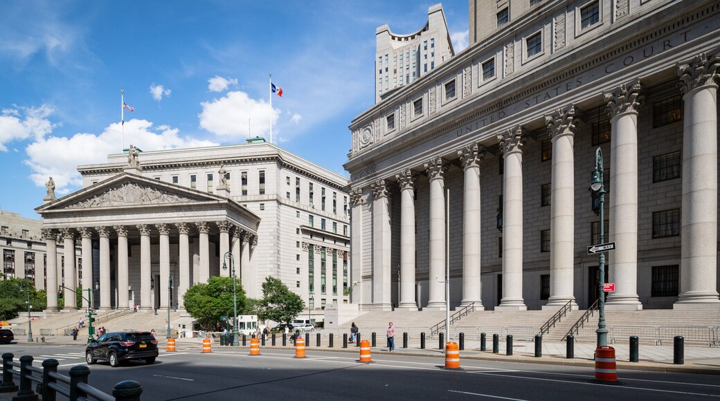 New York Supreme Criminal Court showing heritage architecture, street scenes and an administrative buidling