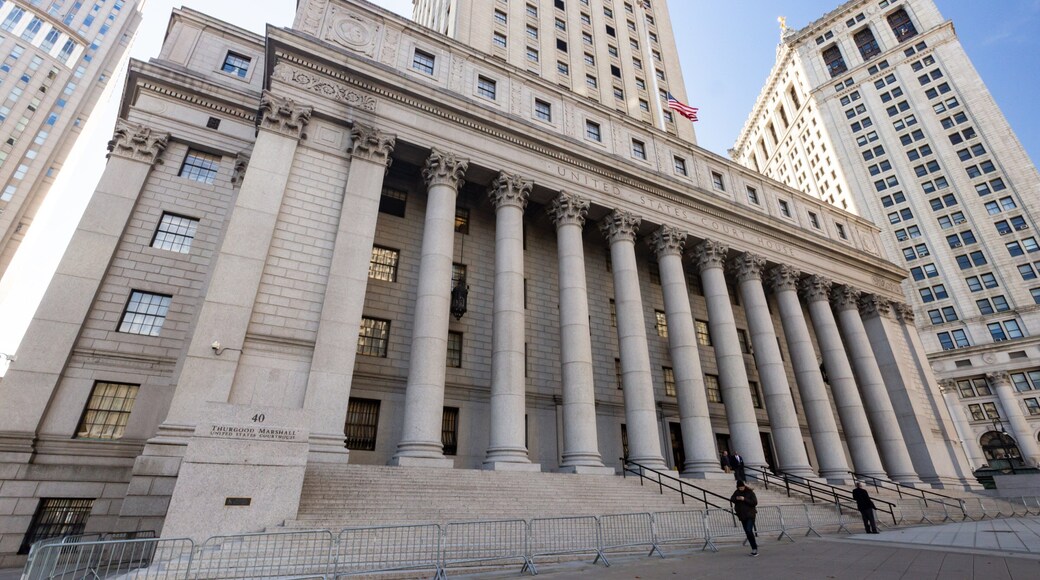 New York Supreme Criminal Court which includes an administrative buidling, heritage architecture and street scenes