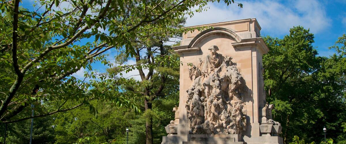 Princeton Battle Monument mettant en vedette parc, patrimoine historique et statue ou sculpture