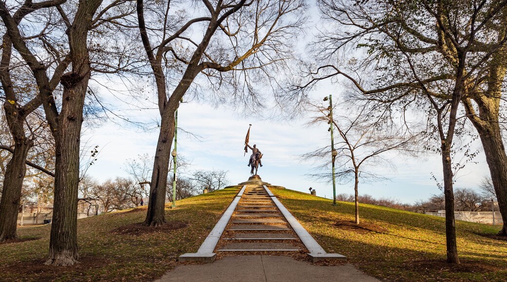 Gen. John Logan Memorial featuring fall colors, a garden and a statue or sculpture