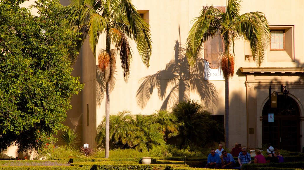 Alcazar Garden showing a park as well as a small group of people