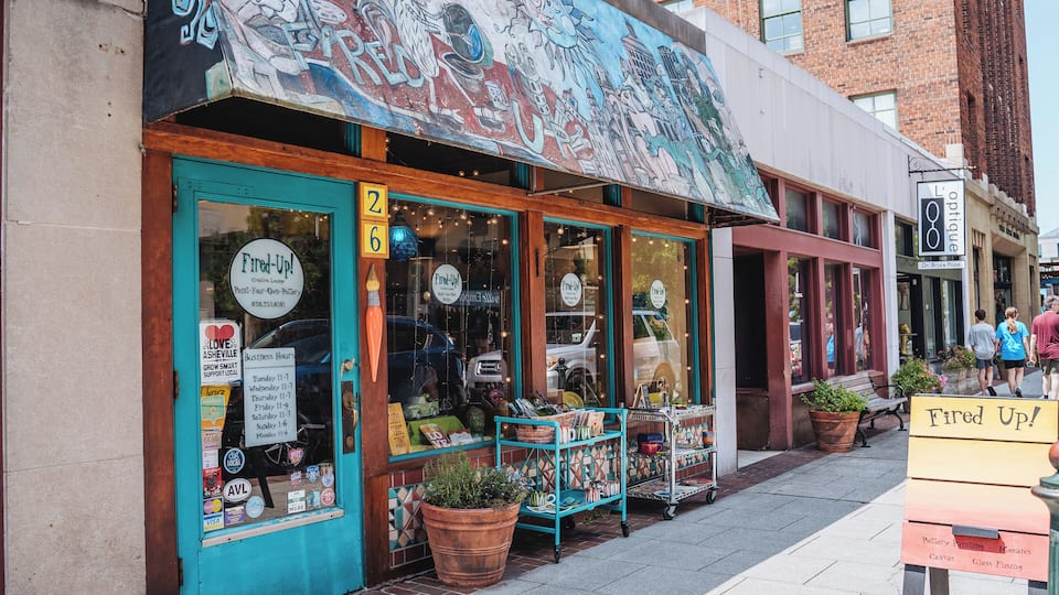 Asheville_FiredUpCreativeLoungeAshville_553248621555612337_03