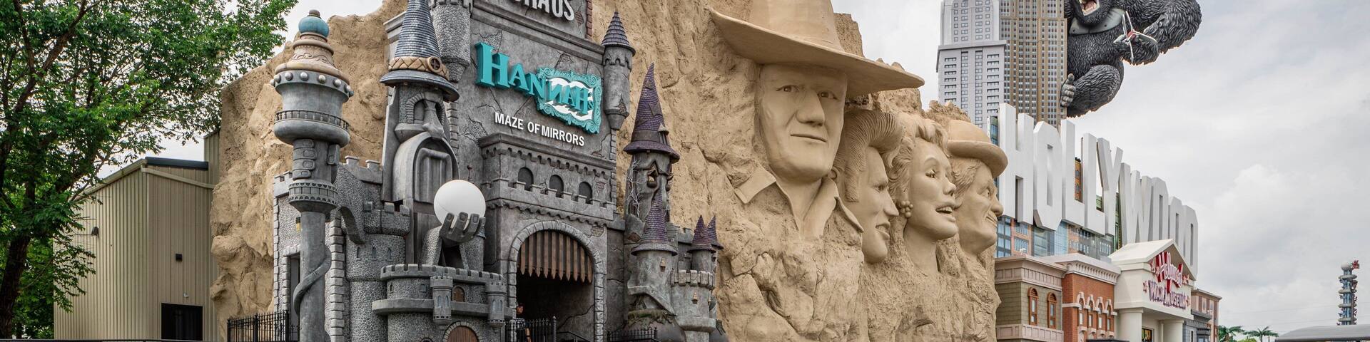 Hannah\'s Maze of Mirrors showing outdoor art and rides