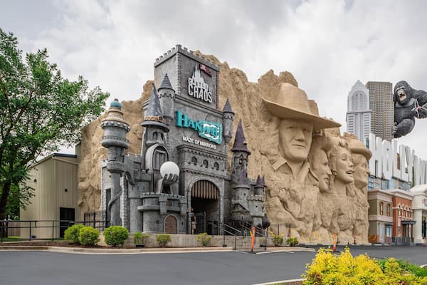 Hannah\'s Maze of Mirrors showing outdoor art and rides