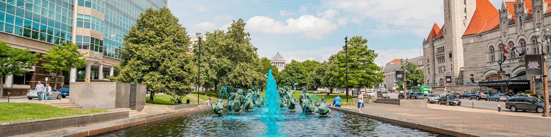 Meeting of the Waters Fountain featuring a fountain