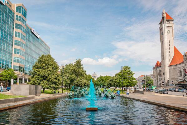 Meeting of the Waters Fountain featuring a fountain