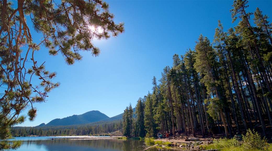 Estes Park showing a lake or waterhole