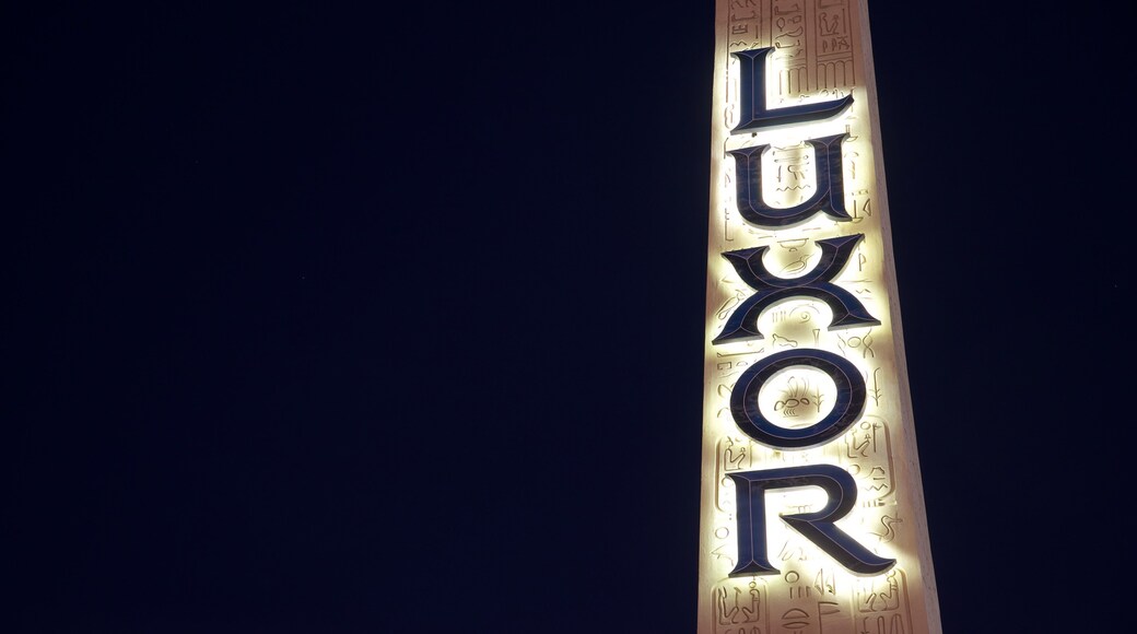 Las Vegas featuring night scenes and signage