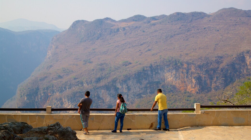 Mirador Manos que Imploran mostrando vista, vista panorámica y un atardecer
