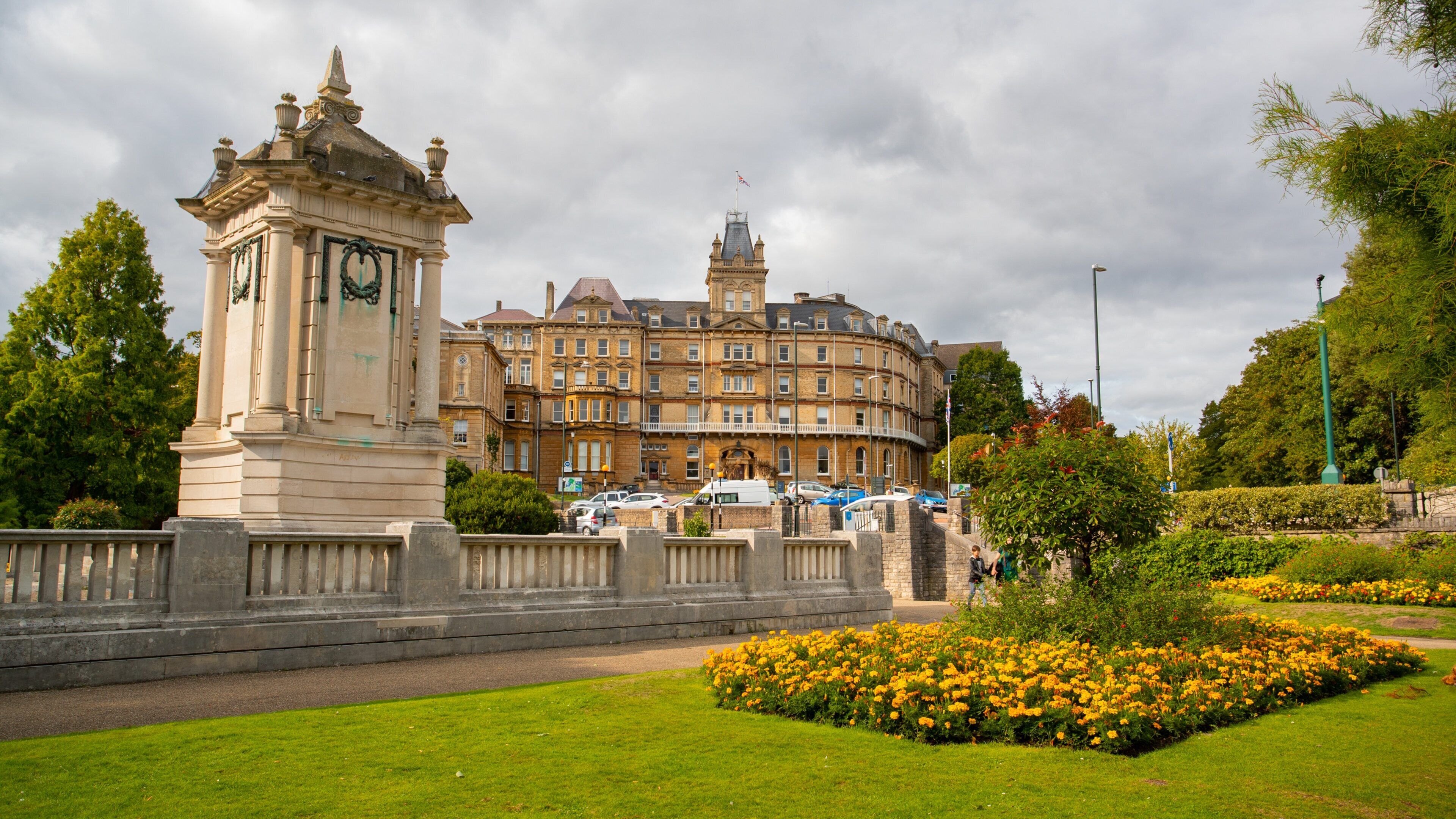 Bournemouth Town Hall featuring heritage architecture, heritage elements and a garden