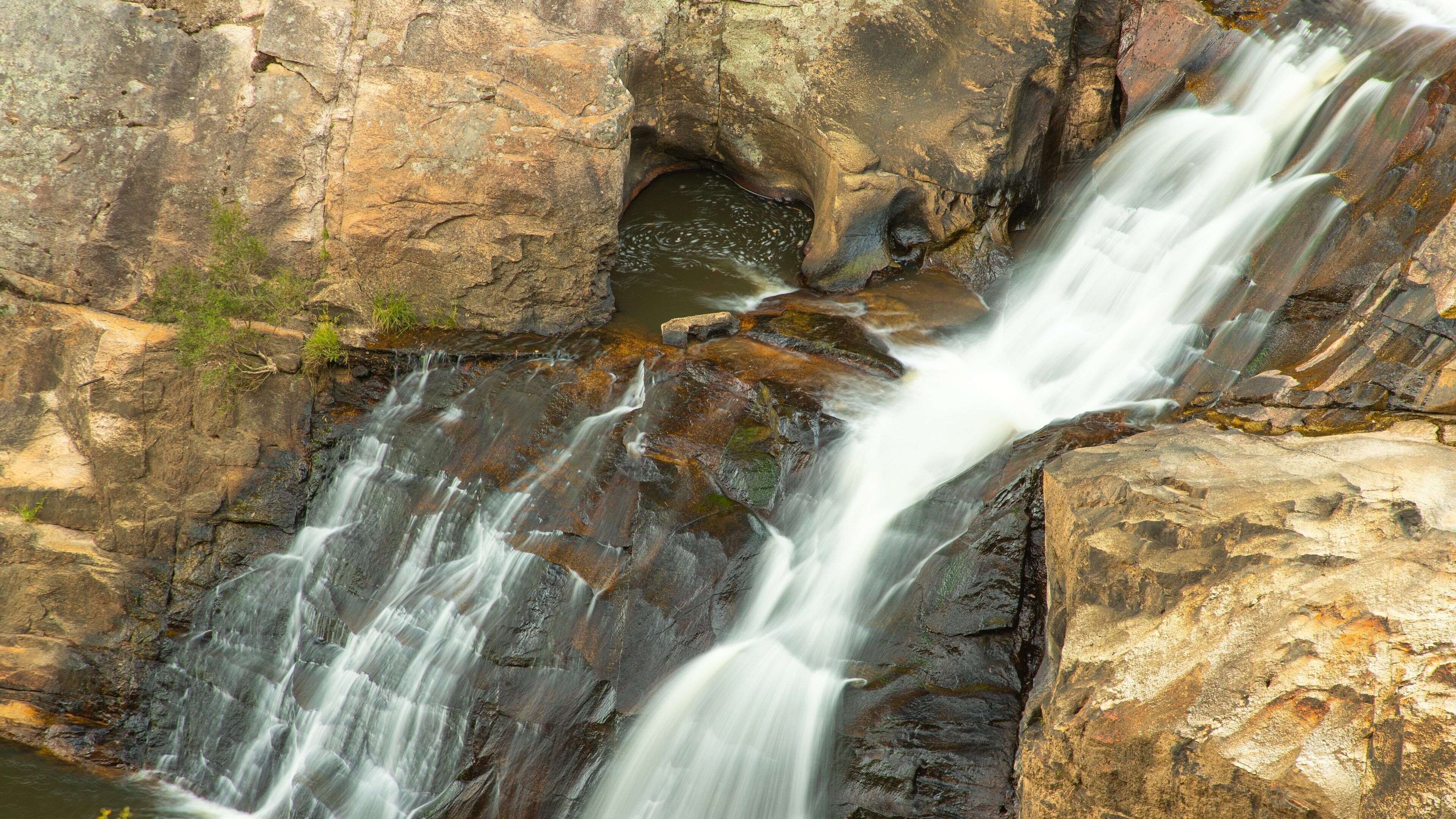 Woolshed Falls showing a waterfall and a river or creek