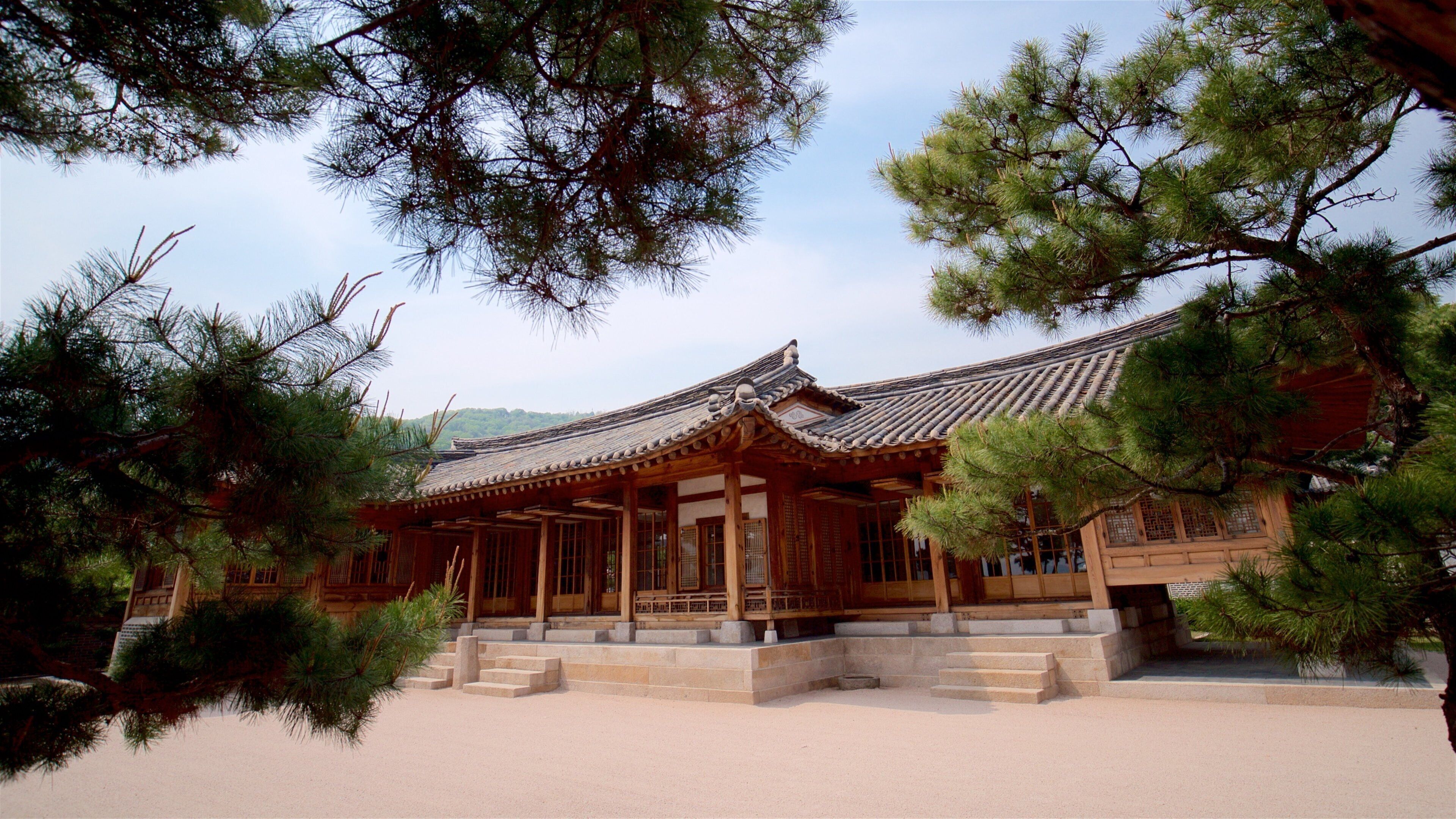 Korea Furniture Museum showing heritage elements