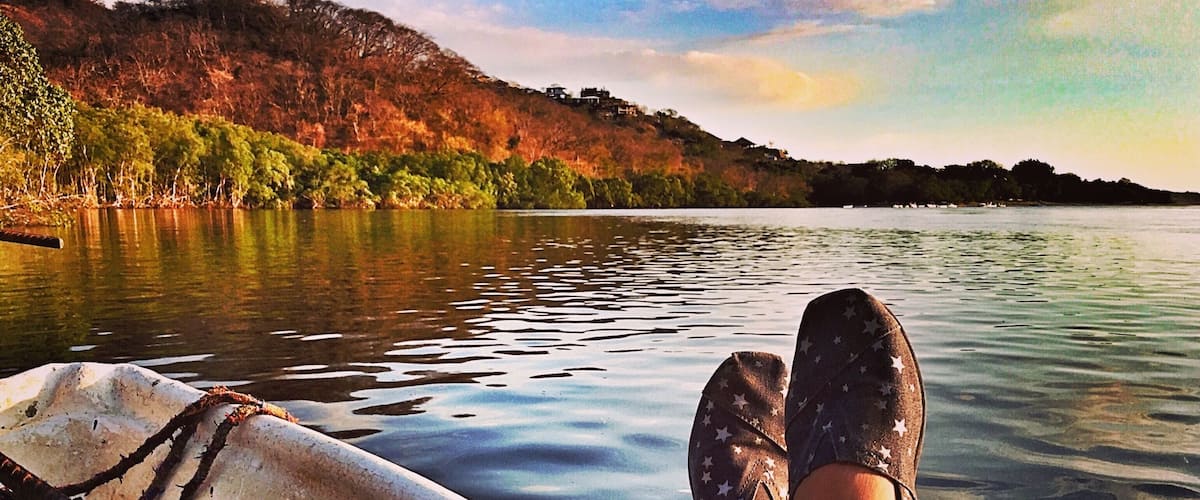 There is excellent bird and wildlife watching in the park. The nearby Tamarindo Wildlife Refuge, a salt water mangrove estuary, is thick with black-bellied whistling ducks, roseate spoonbills, yellow-crowned night herons, kingfishers and crocodiles. Howler monkeys, raccoons and coatimundis are also frequently spotted.