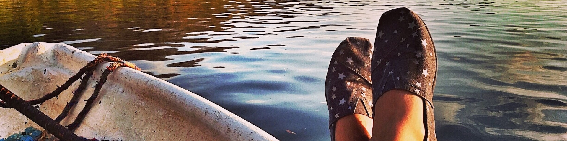 There is excellent bird and wildlife watching in the park. The nearby Tamarindo Wildlife Refuge, a salt water mangrove estuary, is thick with black-bellied whistling ducks, roseate spoonbills, yellow-crowned night herons, kingfishers and crocodiles. Howler monkeys, raccoons and coatimundis are also frequently spotted.