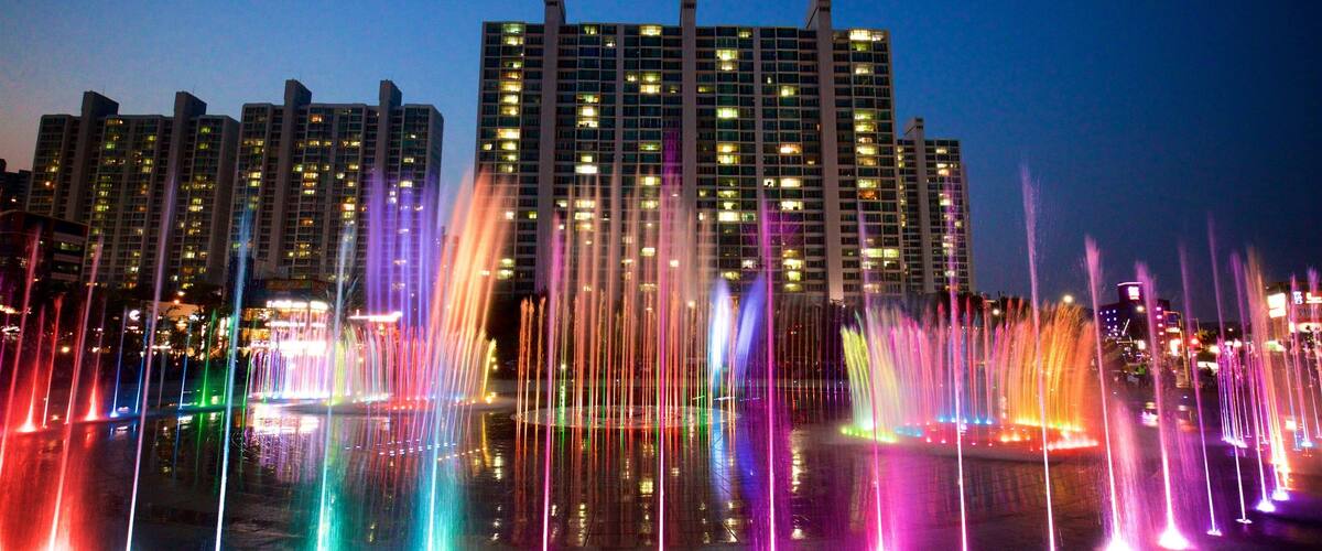 Dadaepo Sunset Fountain of Dream showing night scenes and a fountain