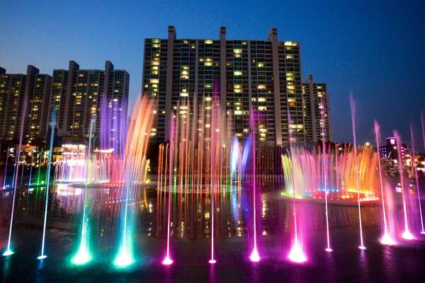 Dadaepo Sunset Fountain of Dream showing night scenes and a fountain