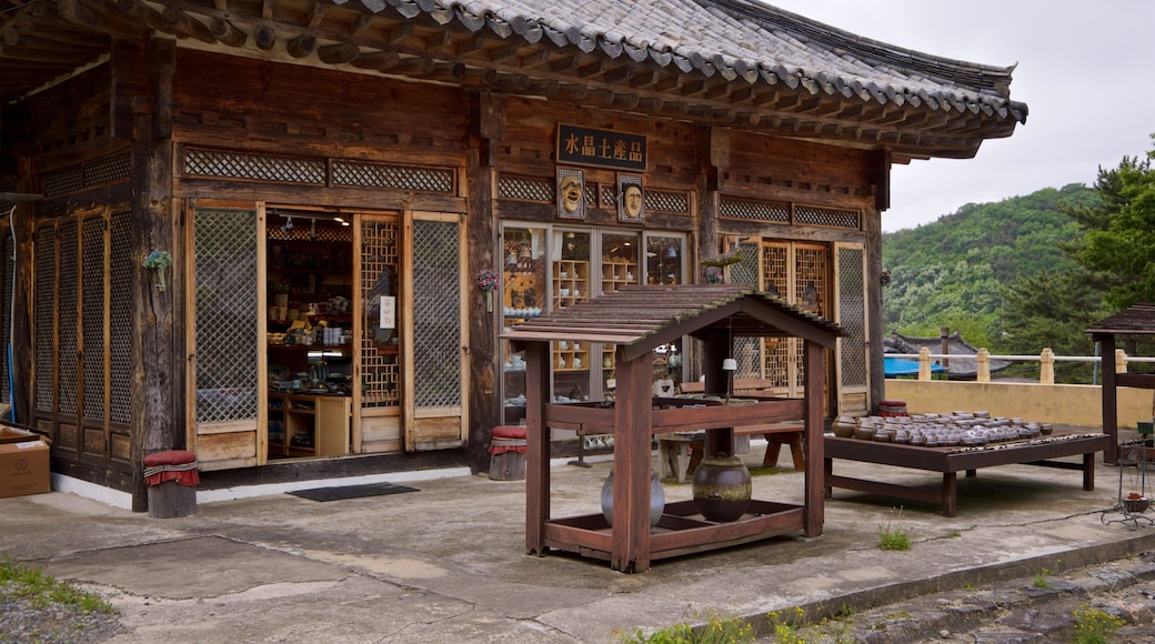 Kyongju Folk Craft Village showing heritage elements