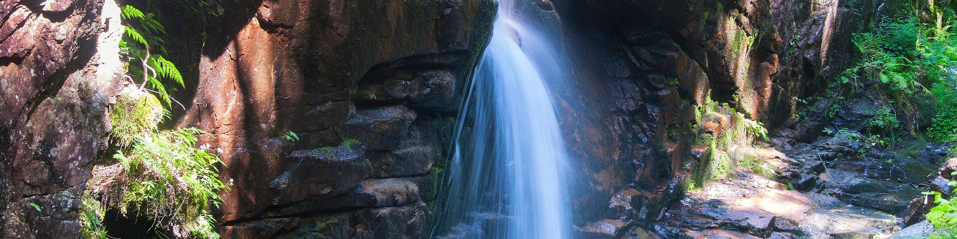 avalanche falls the flume gorge lincoln new hampshire