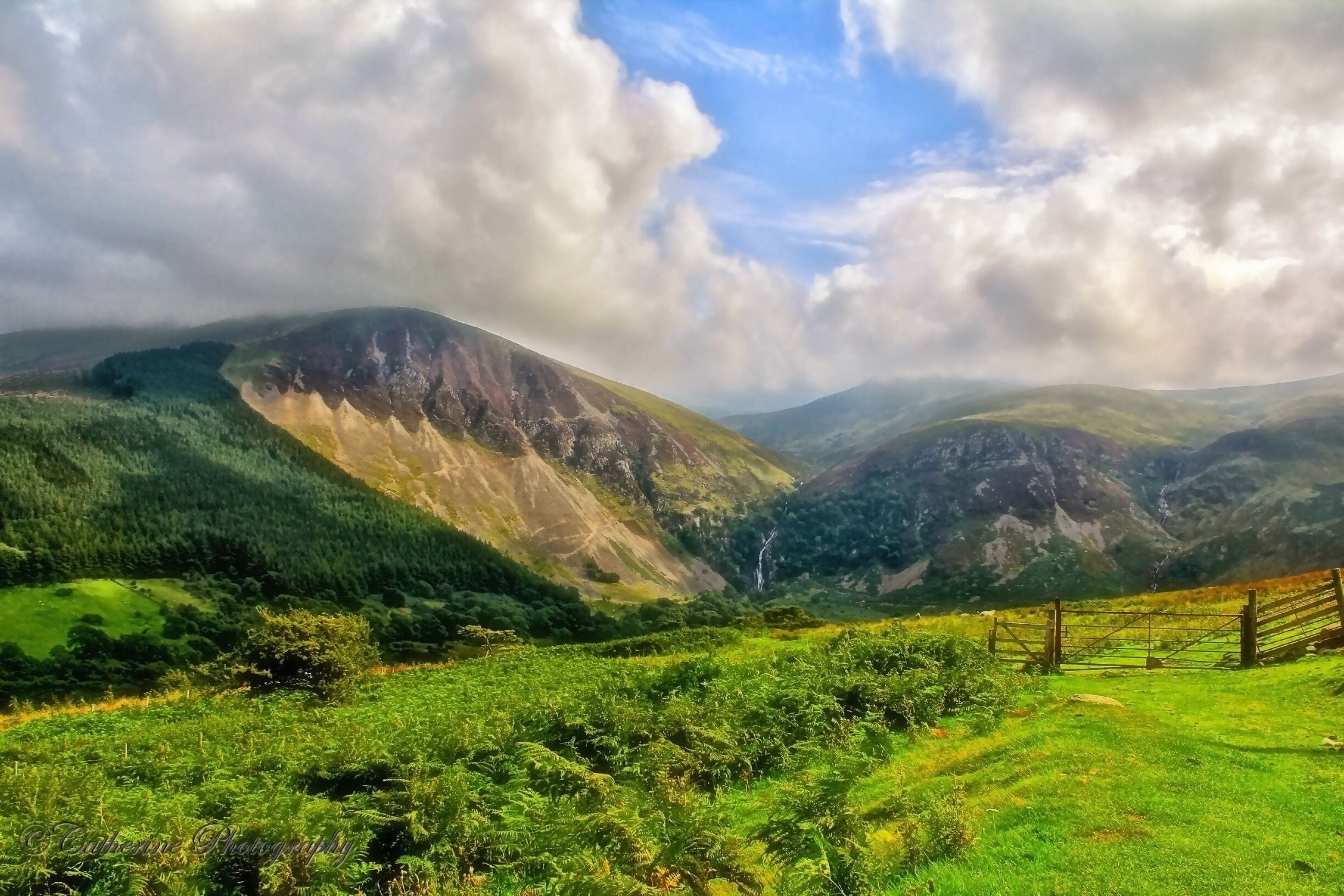 simply love the beauty of nature in North Wales - Aber Falls - easy accessible to the waterfalls #england #nationalpark #hiking #adventure #travel #landscape 