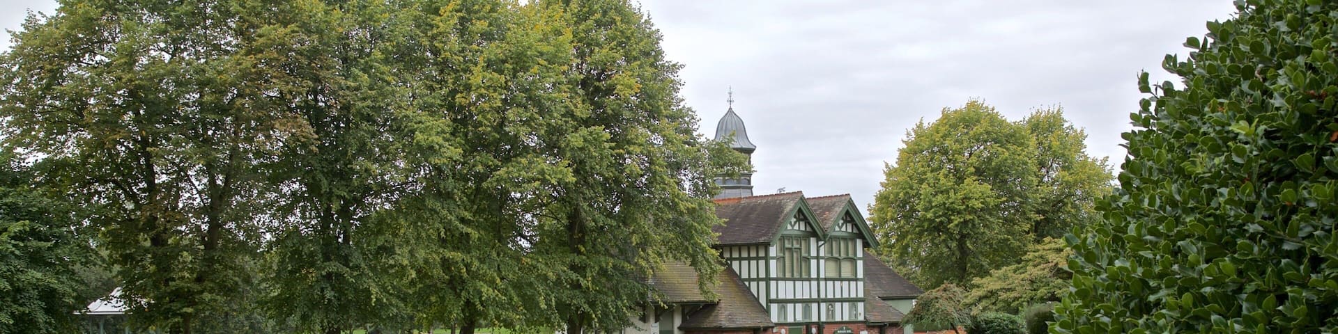 Burslem Park featuring a house and a park